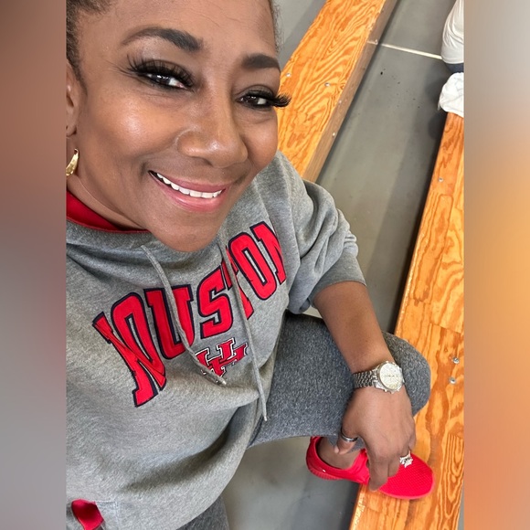 PROFOUND TRENDS FASHION DEN. FOLLOW TO BE NOTIFIED WHEN I HOST LIVE!!! - Picture 5 of 15